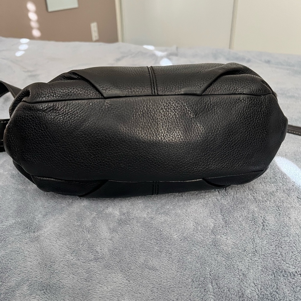 Coach F15065 East West Black Leather Shoulder Bag - Picture 6 of 7